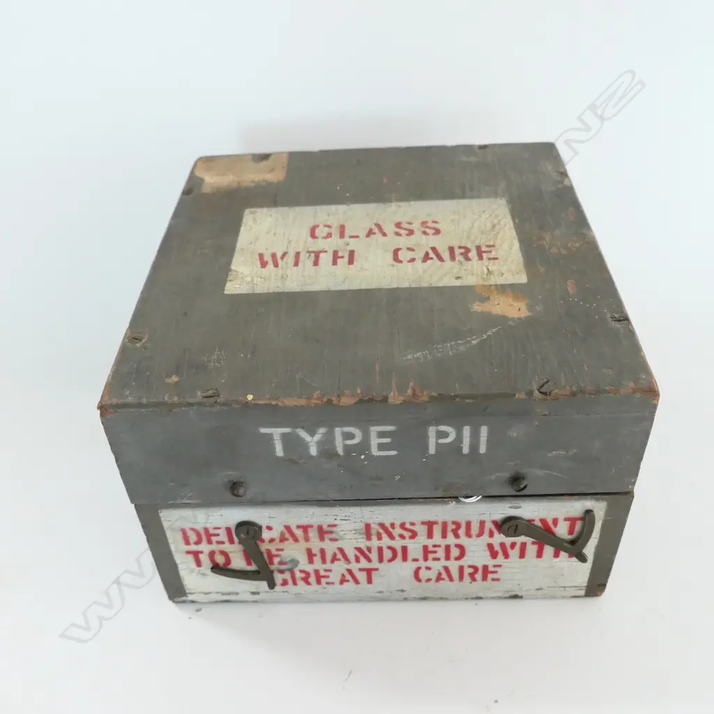 WWII RAF NAVIGATIONAL COMPASS, TYPE P8  REF 6A/0726 Image 1++